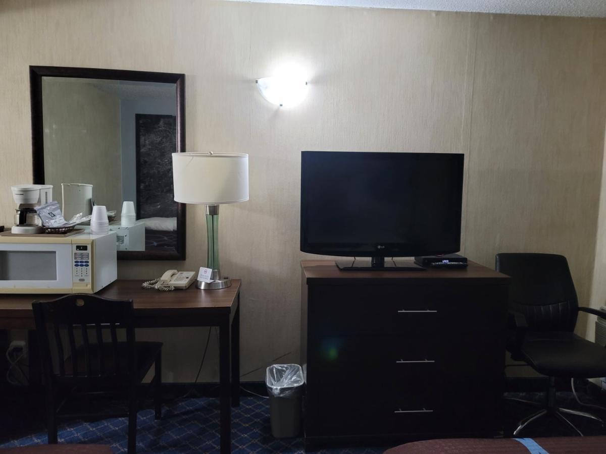 Hotel Super 8 North Red Deer Exterior foto